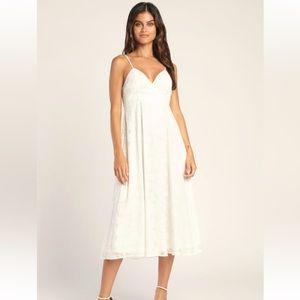 Lulu’s White Bridal Floral Midi Dress